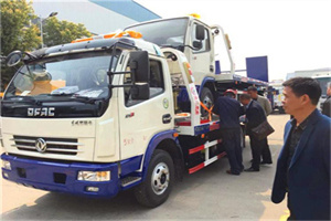 通山汽车道路救援拖车价格